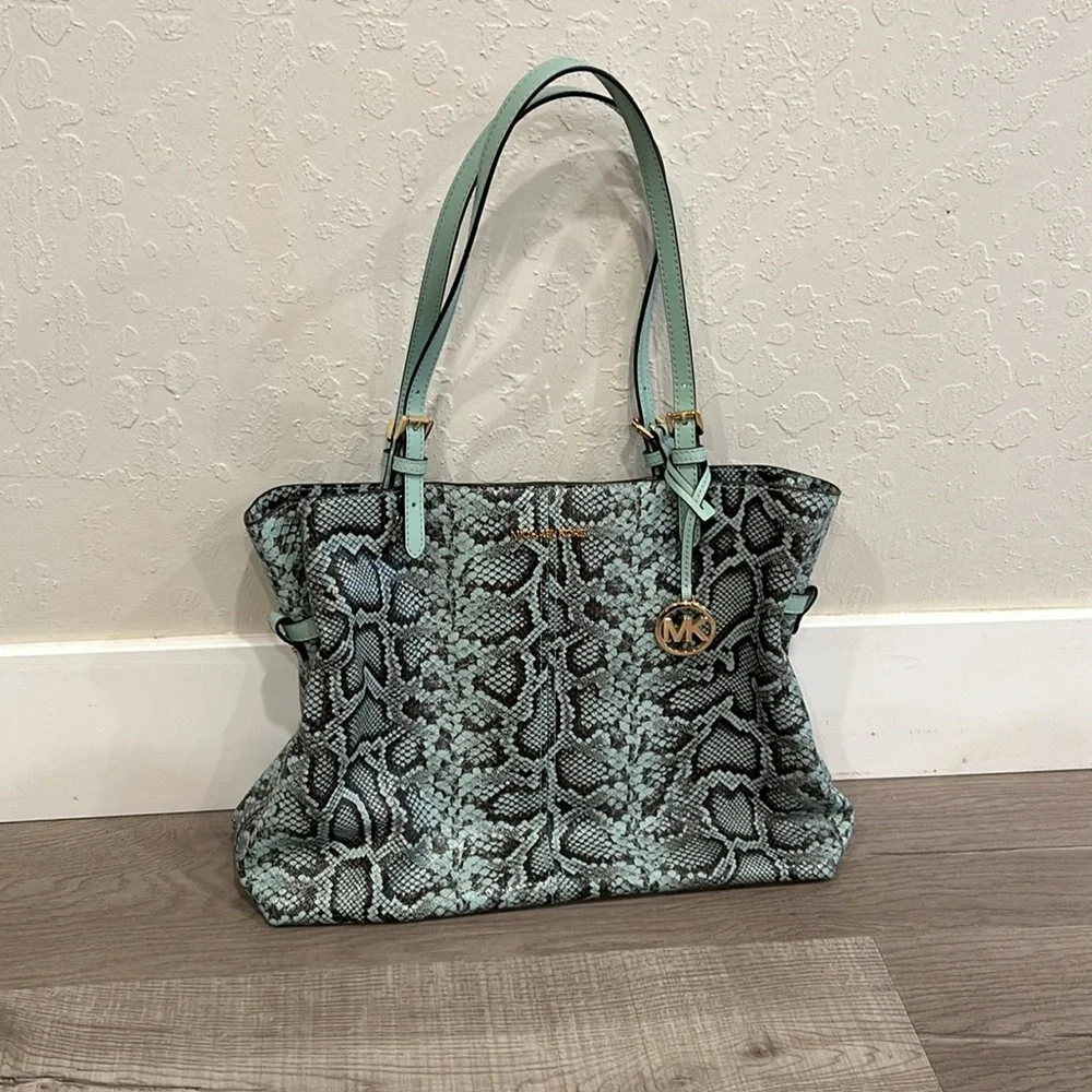 MICHAEL KORS | Embossed Leather Tote Pale Jade